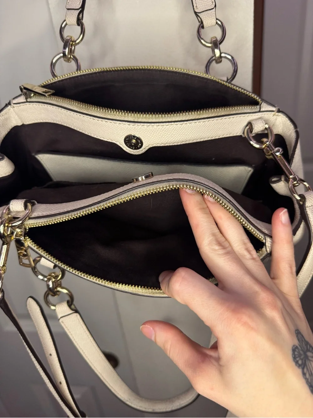 Coach measurements pocket flaws